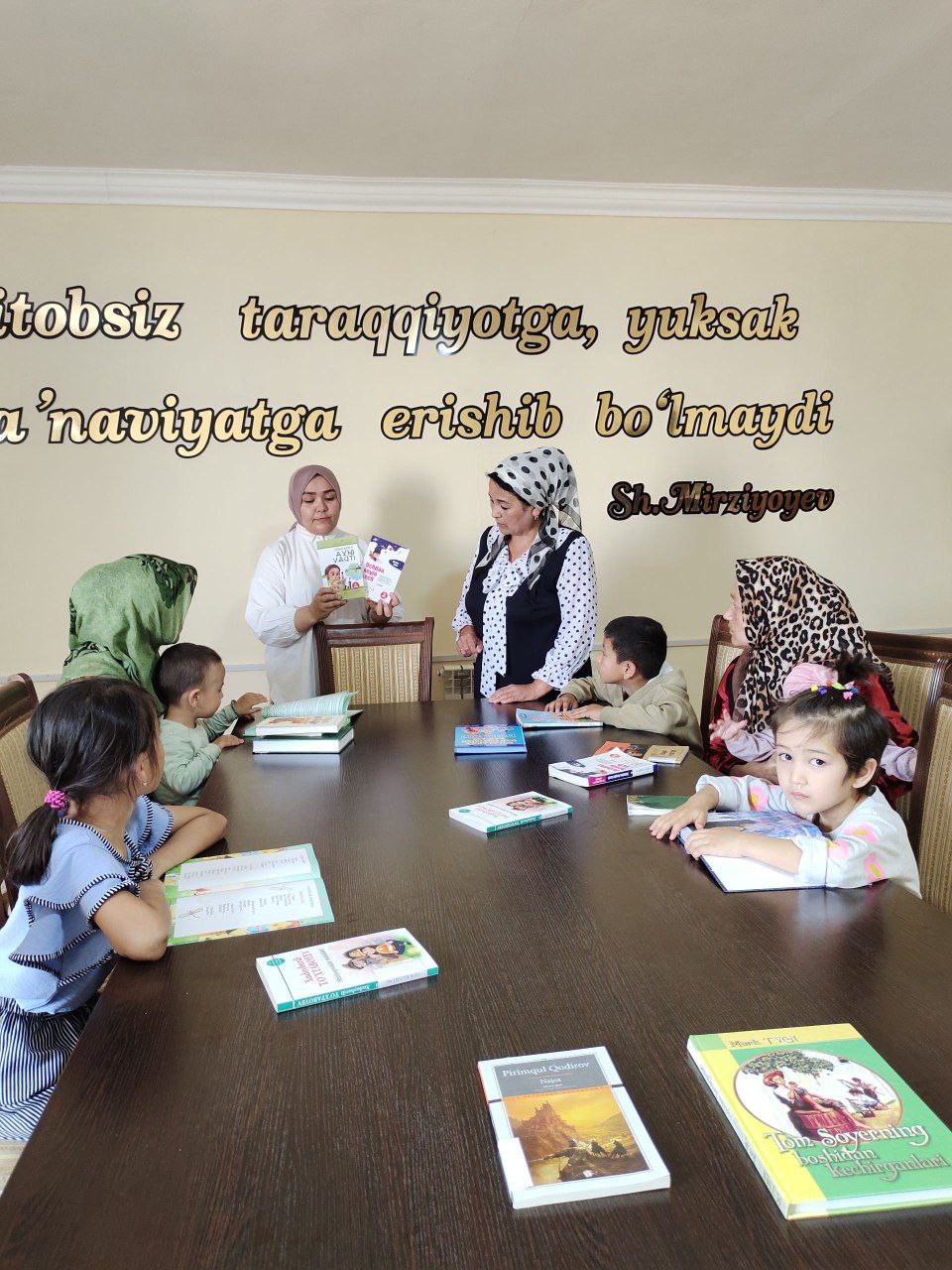 #Kitobxon_onalar #Ona_ōqisa_bola_ziyoli_bōladi #Davra_suhbati